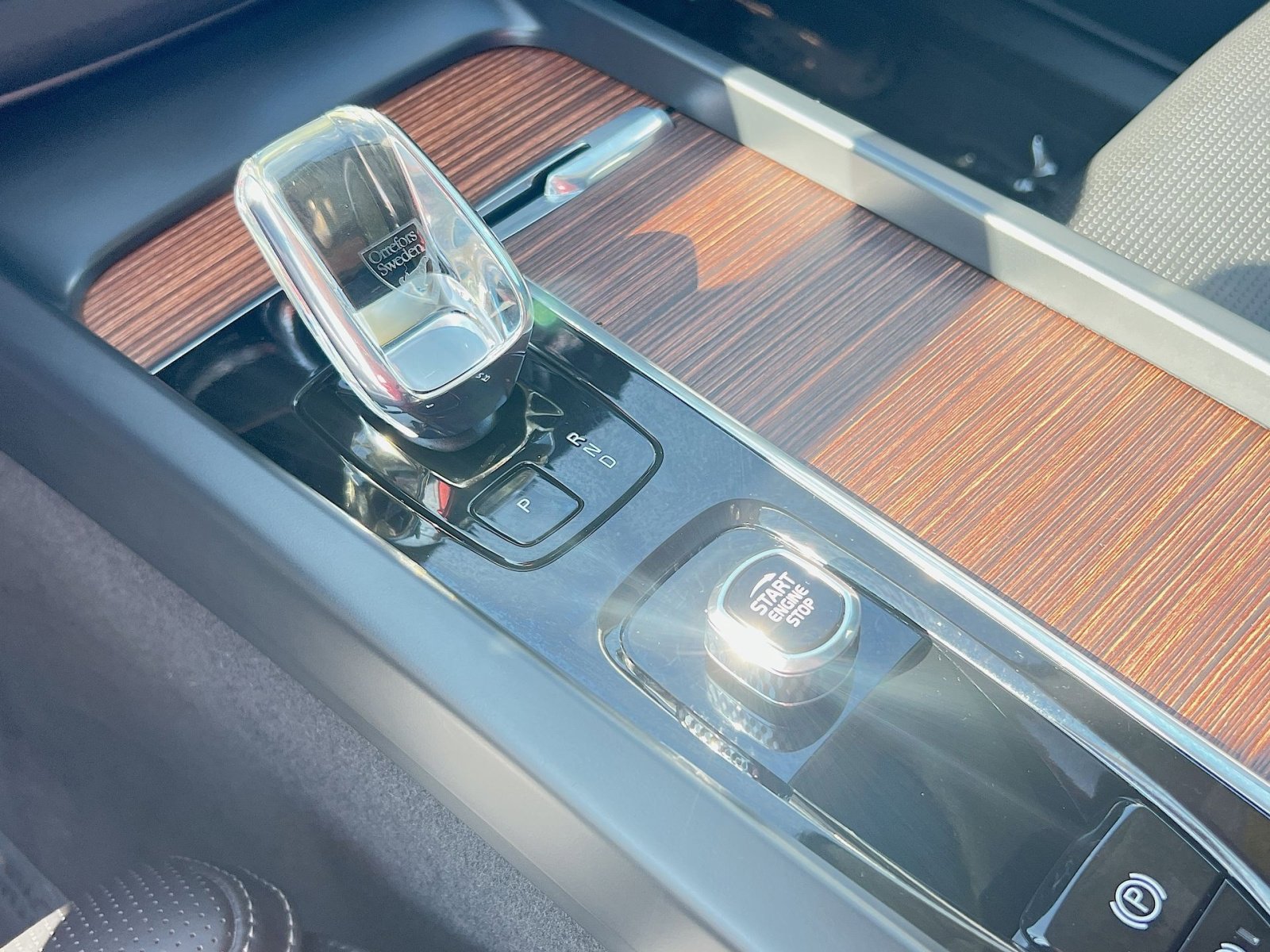 Certified 2023 Volvo XC60 B6 Ultimate w/ Climate Package image 22