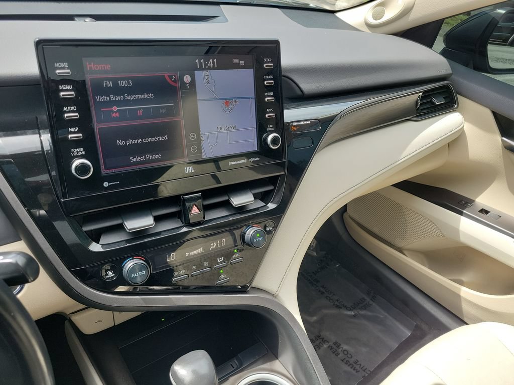 Used 2021 Toyota Camry XLE w/ Navigation Package FWD image 16