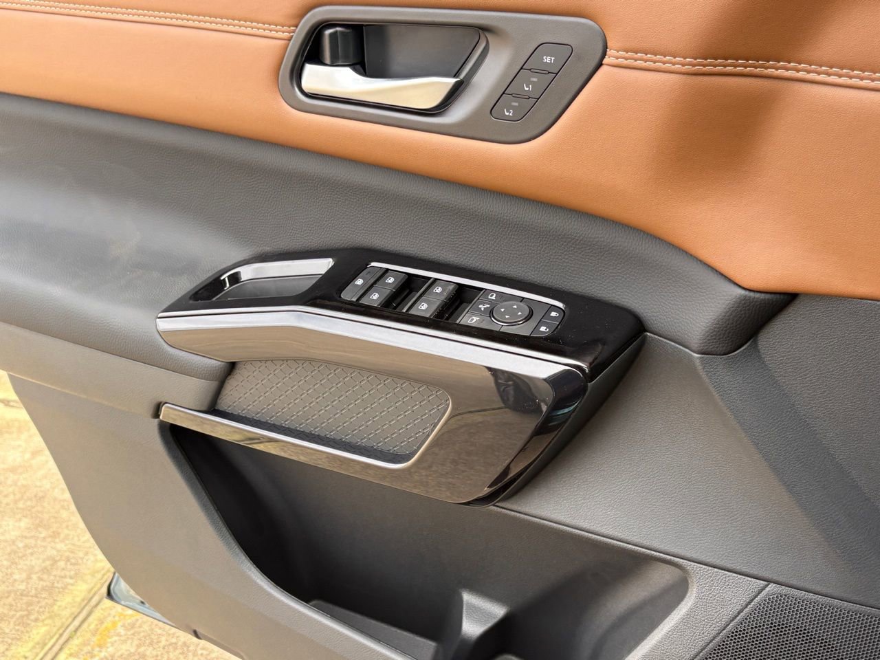 New 2026 Nissan Pathfinder Platinum image 17