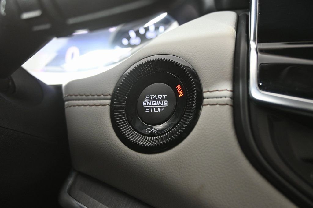 Used 2022 Jeep Compass Limited AWD/4WD image 32