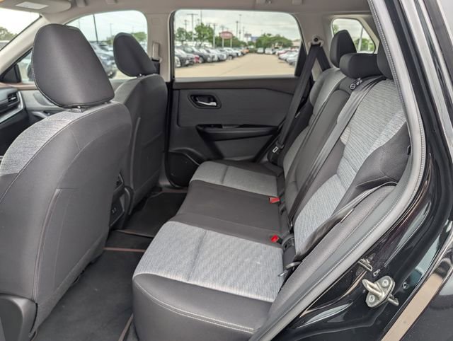 Used 2023 Nissan Rogue SV image 27
