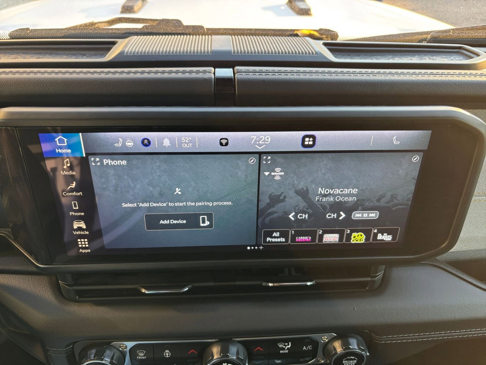 Used 2025 Jeep Wrangler Sahara image 21