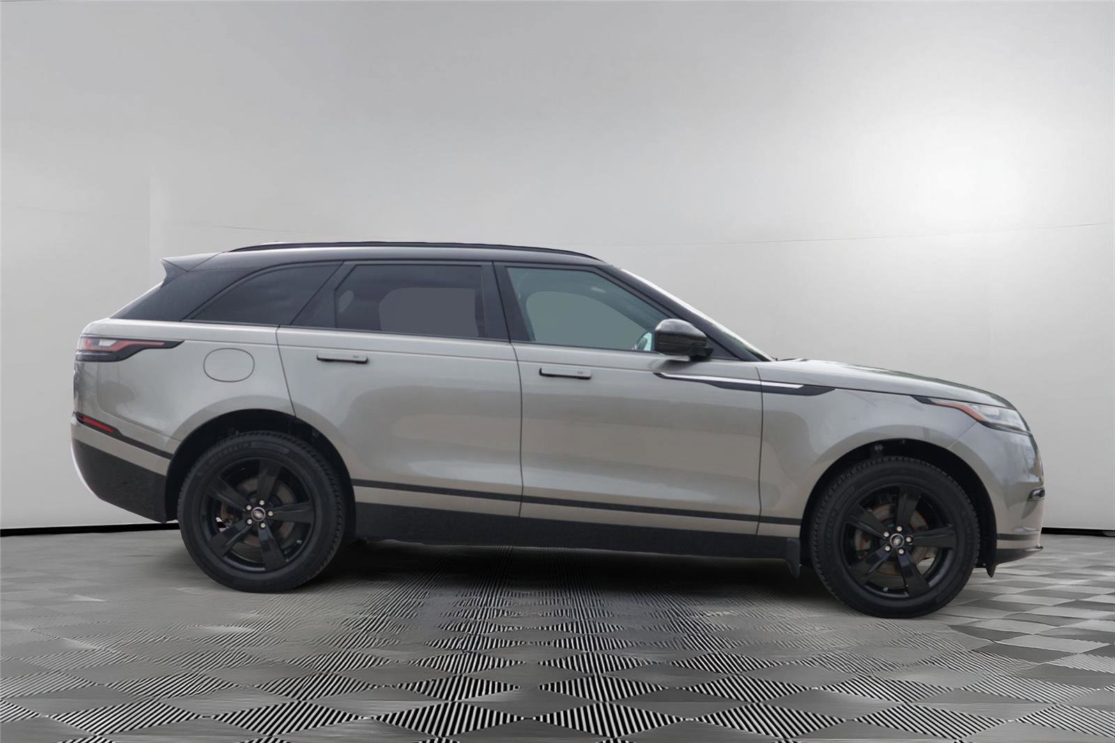 Used 2018 Land Rover Range Rover Velar S AWD/4WD image 4