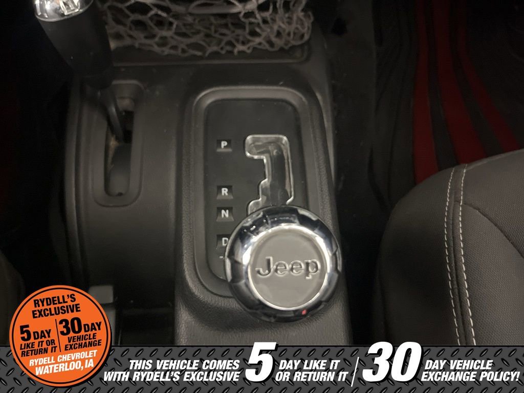 Used 2016 Jeep Wrangler Unlimited Sahara w/ Connectivity Group image 32