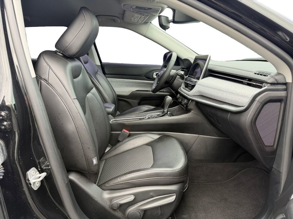 Used 2022 Jeep Compass Latitude FWD image 17