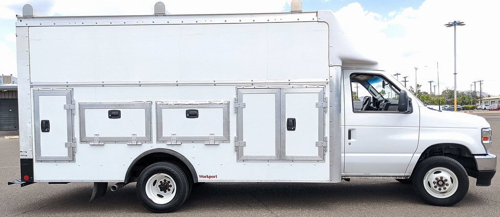 Used 2025 Ford E-450 and Econoline 450 Super Duty w/ Power Equipment Group RWD image 2