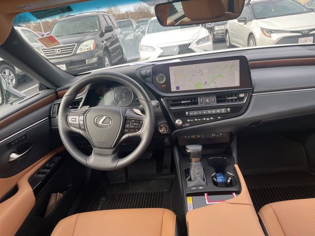 Used 2025 Lexus ES 300h w/ Premium Package image 8