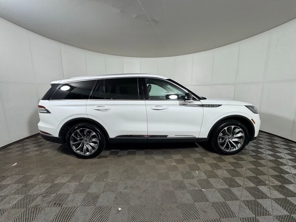 Used 2025 Lincoln Aviator Reserve w/ Illumination Package AWD/4WD image 6