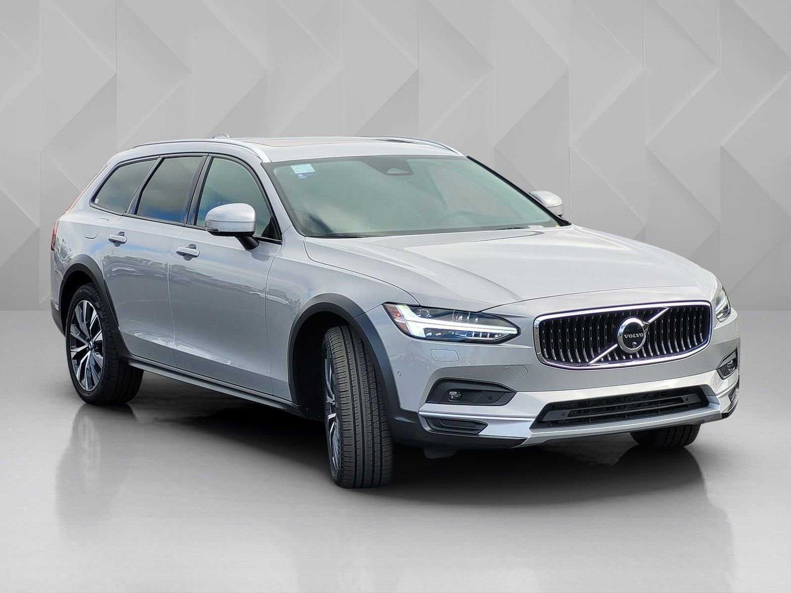 Certified 2025 Volvo V90 B6 Cross Country Plus image 8