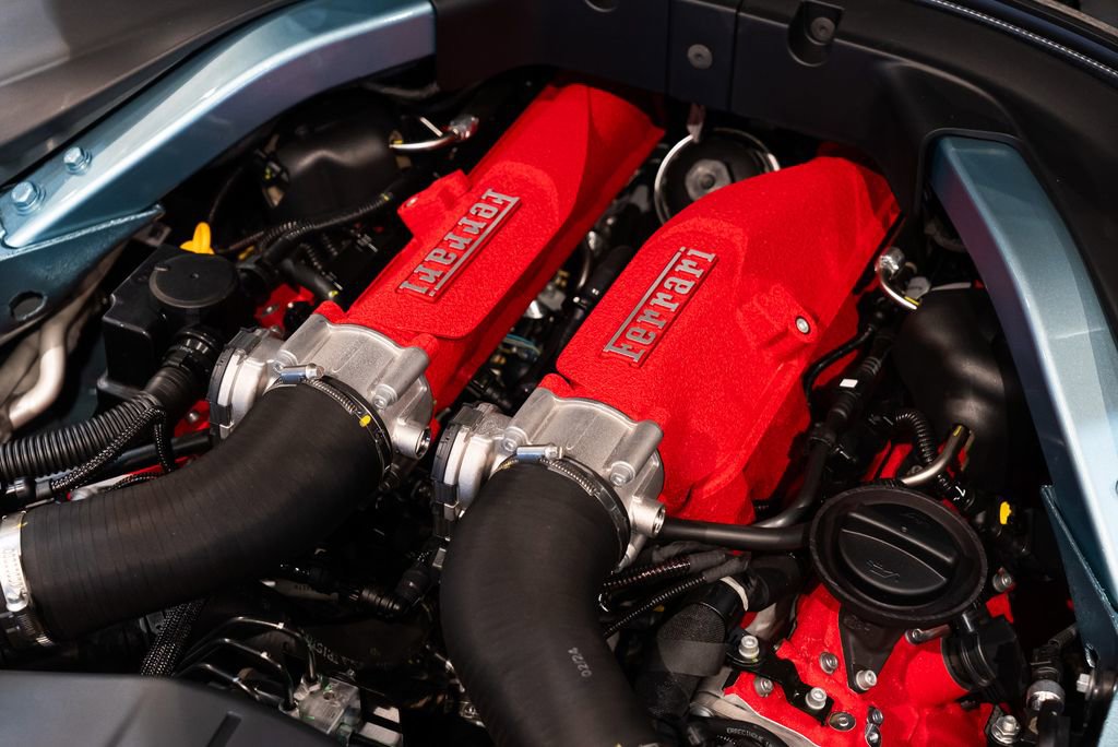 Used 2024 Ferrari Roma Spider image 20