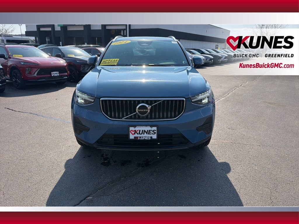 Used 2024 Volvo XC40 B5 Core AWD/4WD image 12