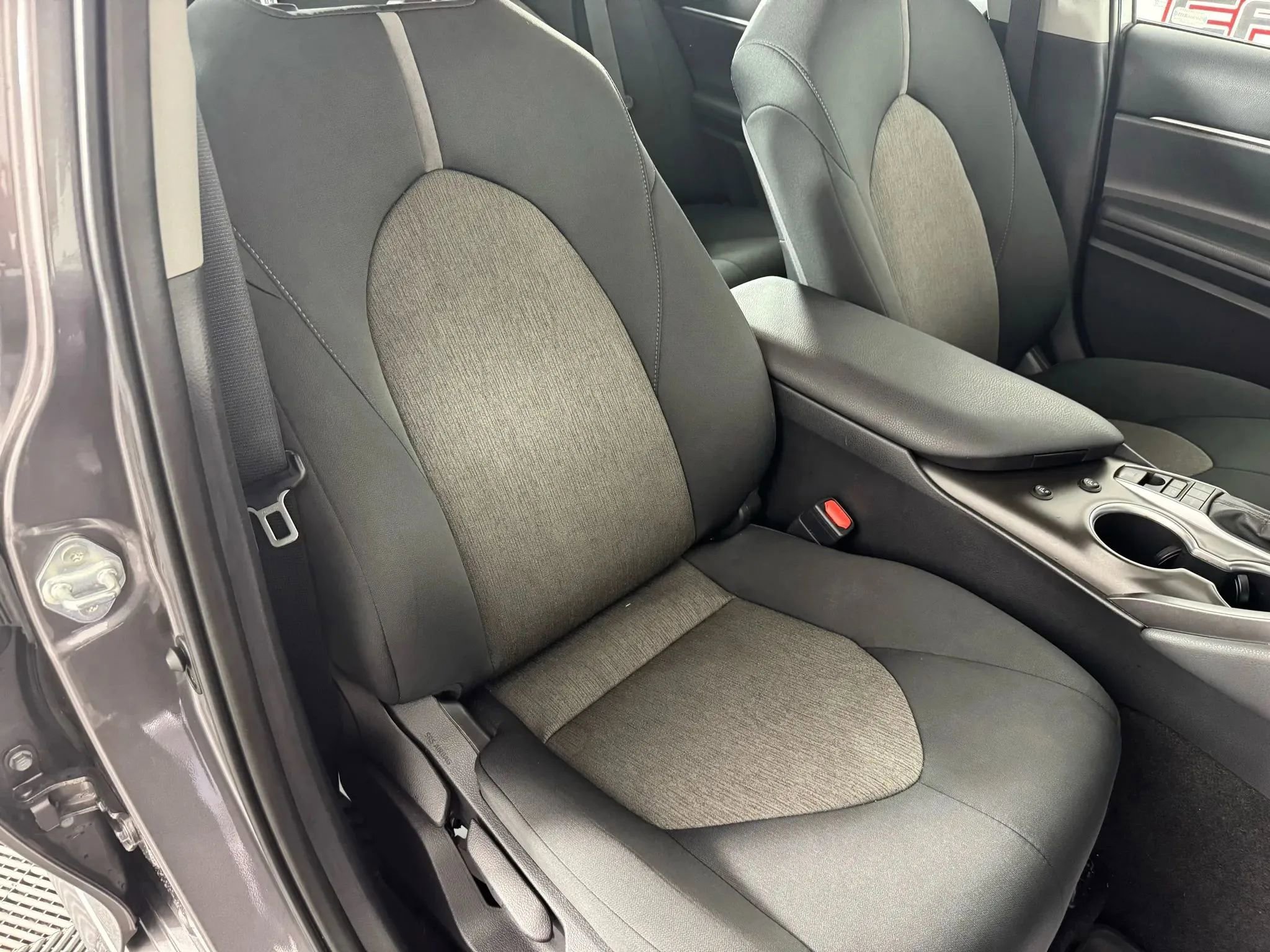 Used 2021 Toyota Camry LE image 32