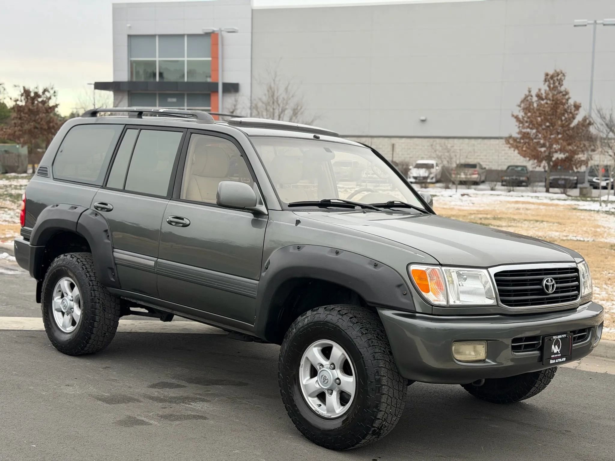 Used 2000 Toyota Land Cruiser Sport Utility 4D image 2