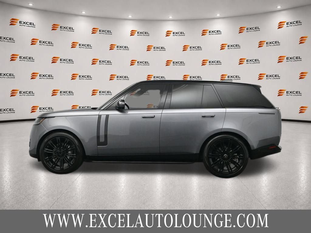 Used 2024 Land Rover Range Rover SE AWD/4WD image 2