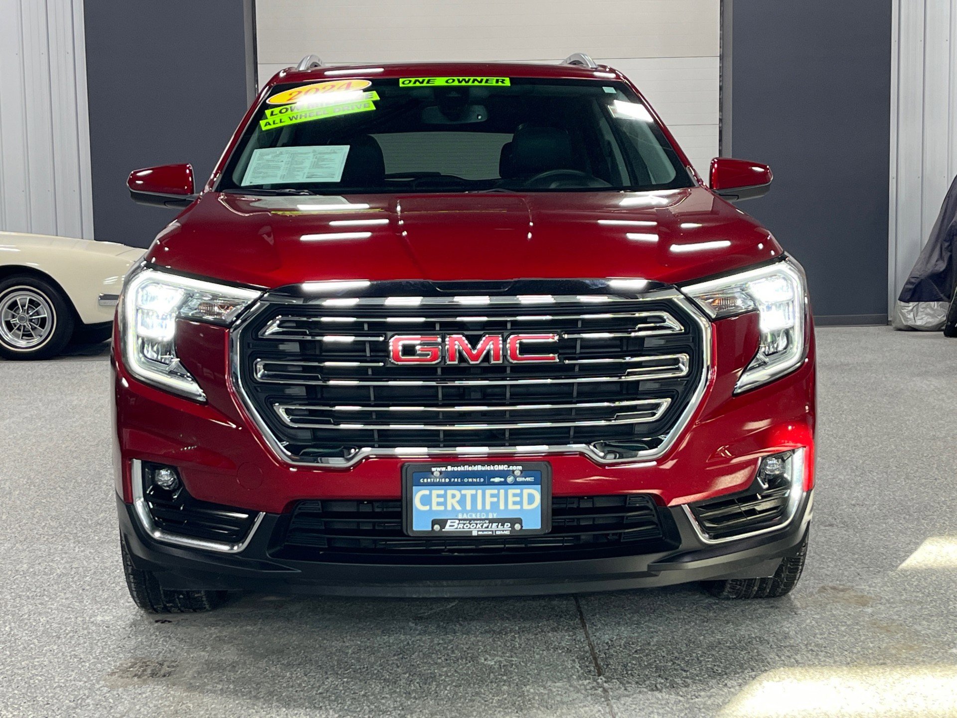 Certified 2024 GMC Terrain SLT w/ Infotainment Package II image 8