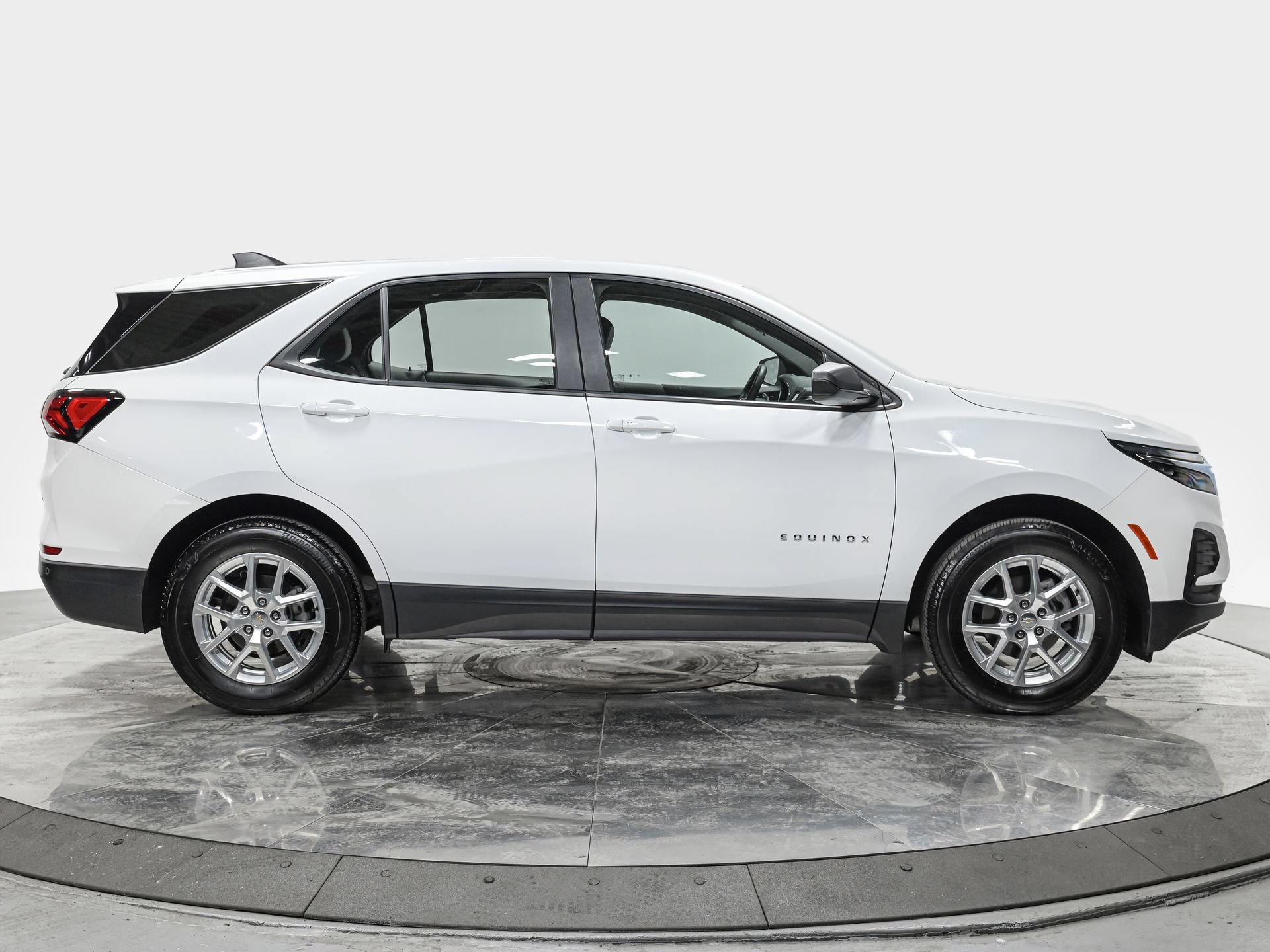 Used 2024 Chevrolet Equinox LS FWD image 8