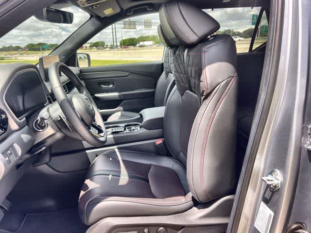 Certified 2026 Honda Pilot Black Edition image 11