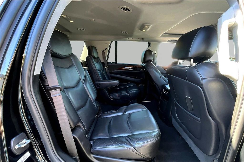 Used 2018 Cadillac Escalade Luxury image 24