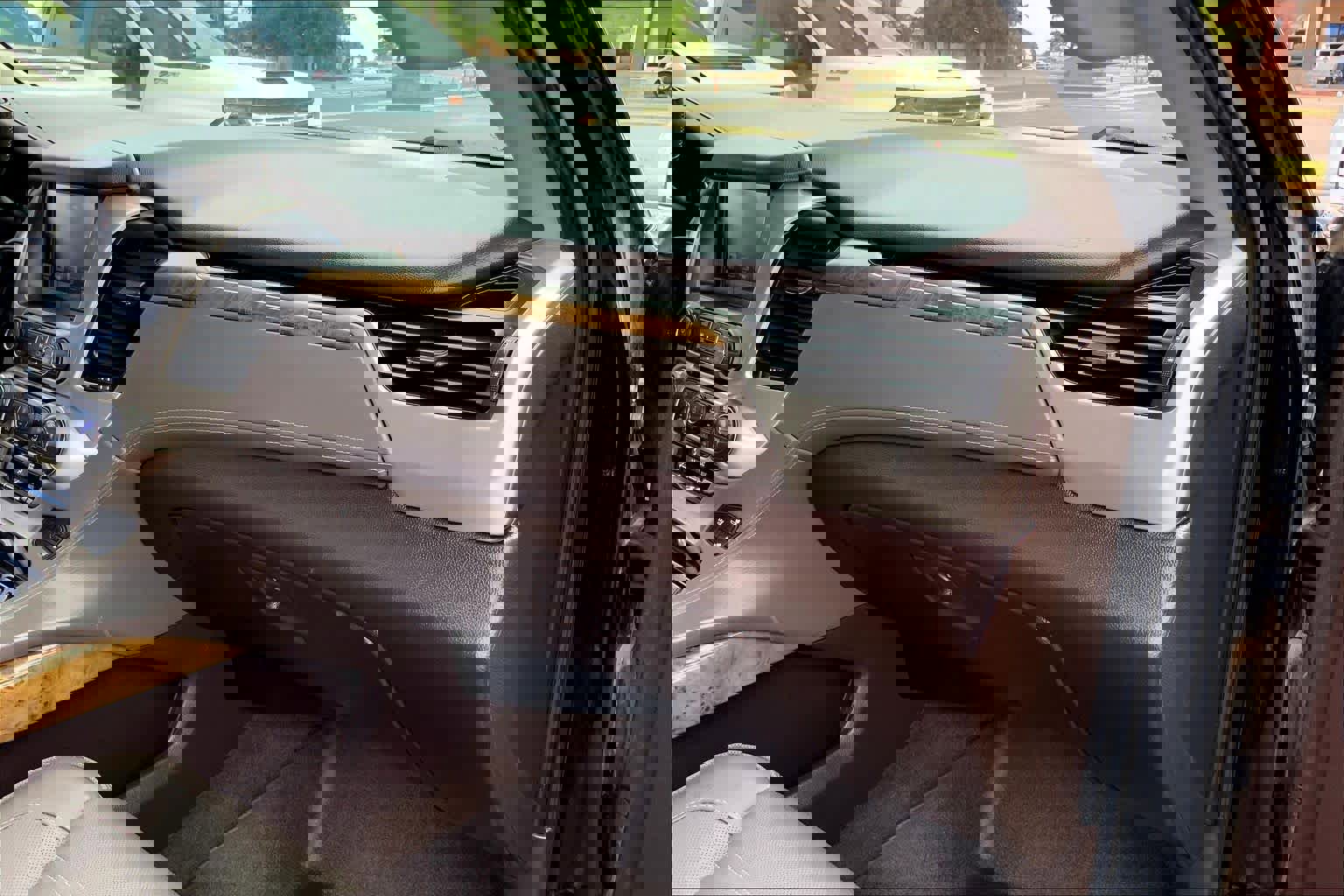 Used 2016 GMC Yukon XL Denali w/ Open Road Package image 19