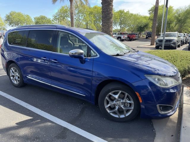 Used 2019 Chrysler Pacifica Limited w/ Advanced Safetytec Group FWD image 2