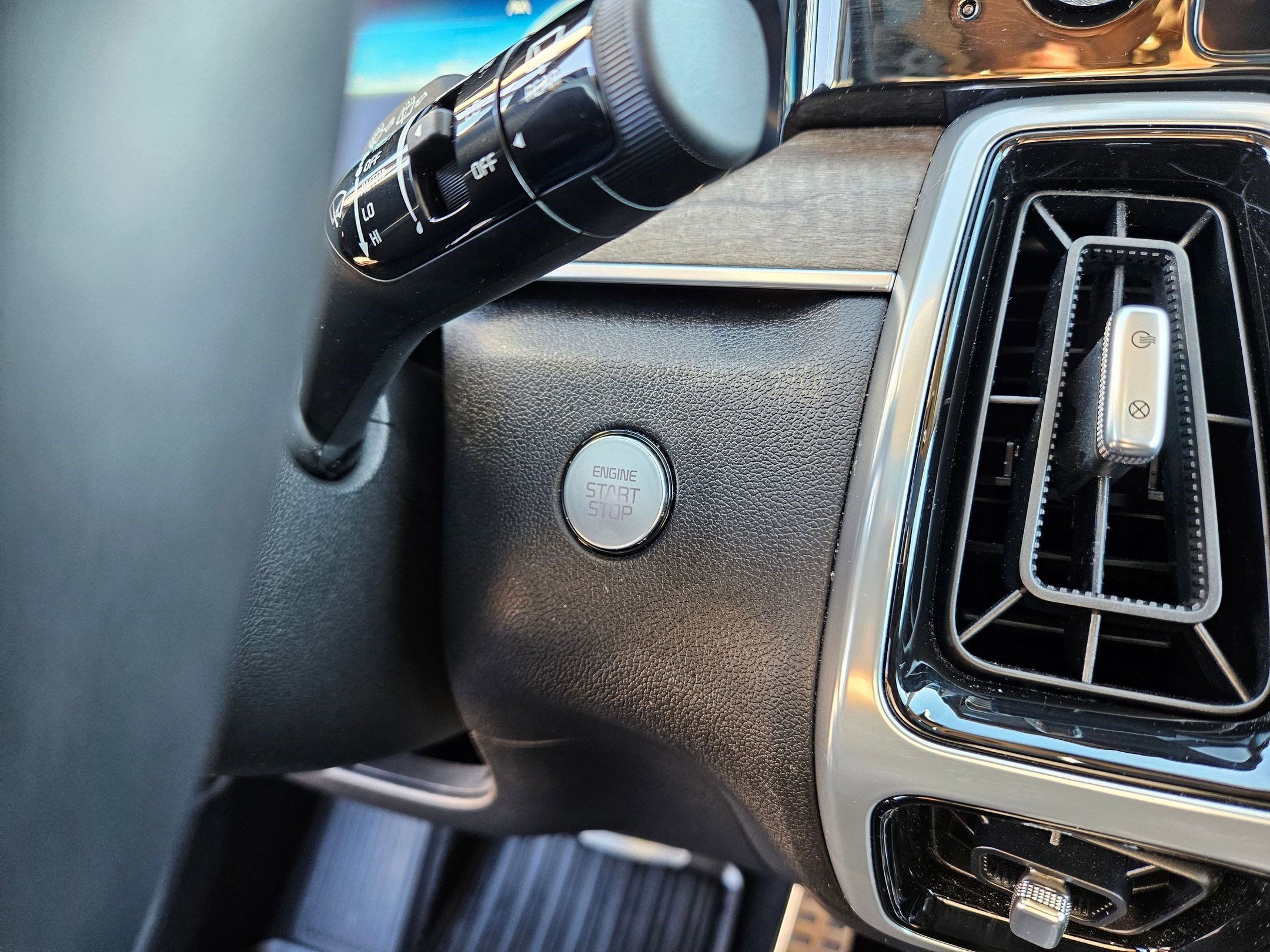 Used 2023 Kia Sorento SX Prestige image 22