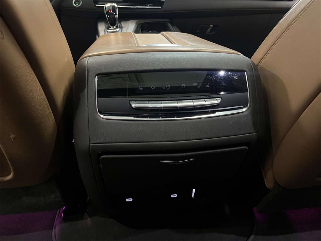 Used 2022 Cadillac Escalade Premium Luxury image 16