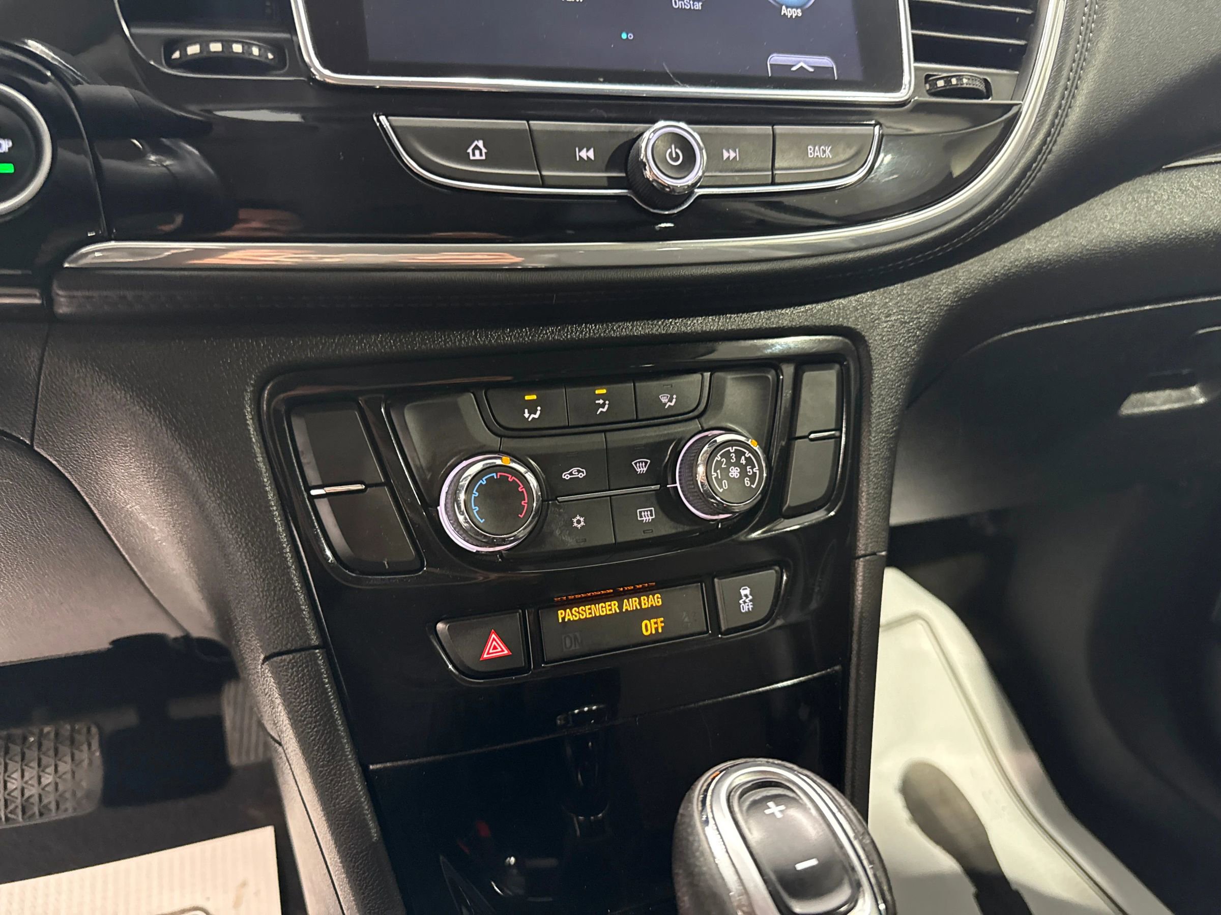 Used 2020 Buick Encore Preferred FWD image 17