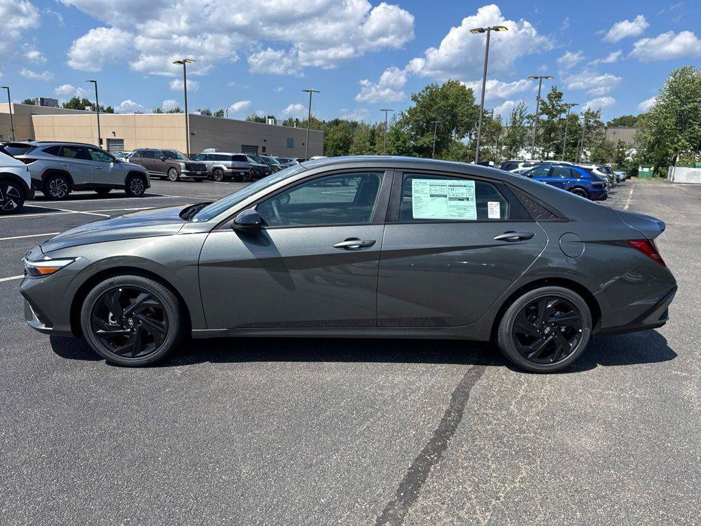 New 2026 Hyundai Elantra SEL Sport FWD image 3