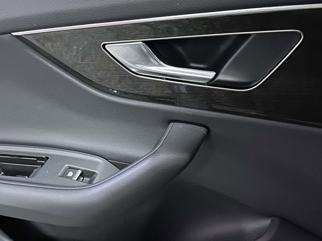 Used 2025 Audi Q8 Premium w/ Convenience Package image 20
