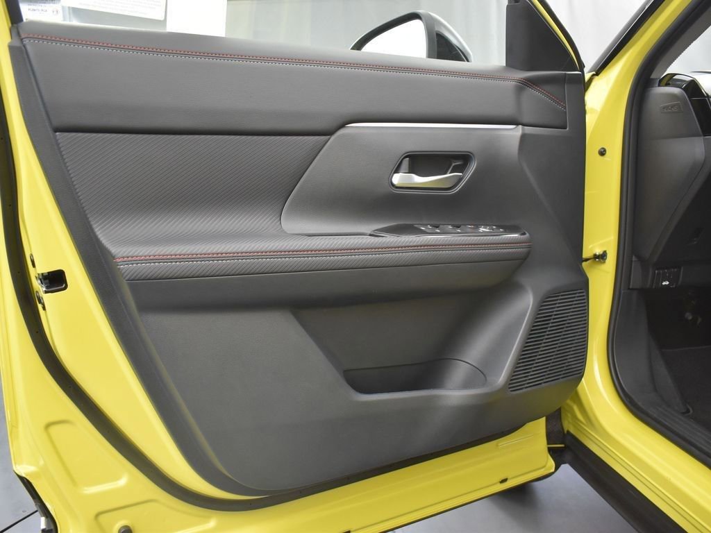 New 2025 Nissan Kicks SR image 28