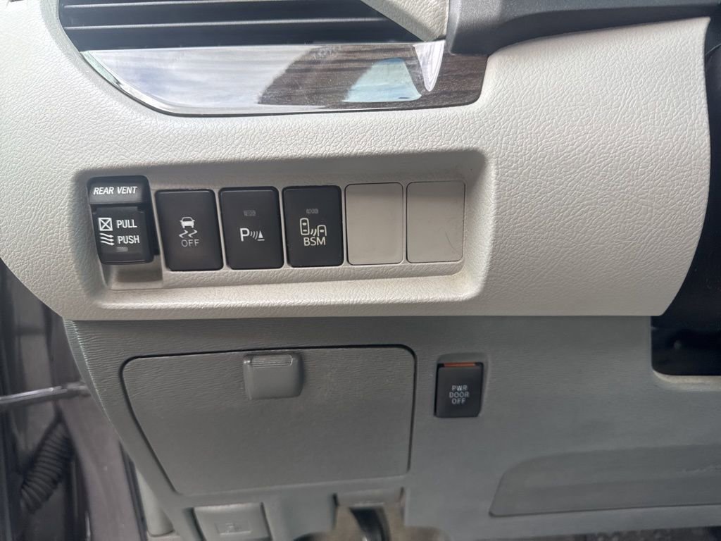 Used 2015 Toyota Sienna XLE w/ XLE Navigation Package AWD/4WD image 22
