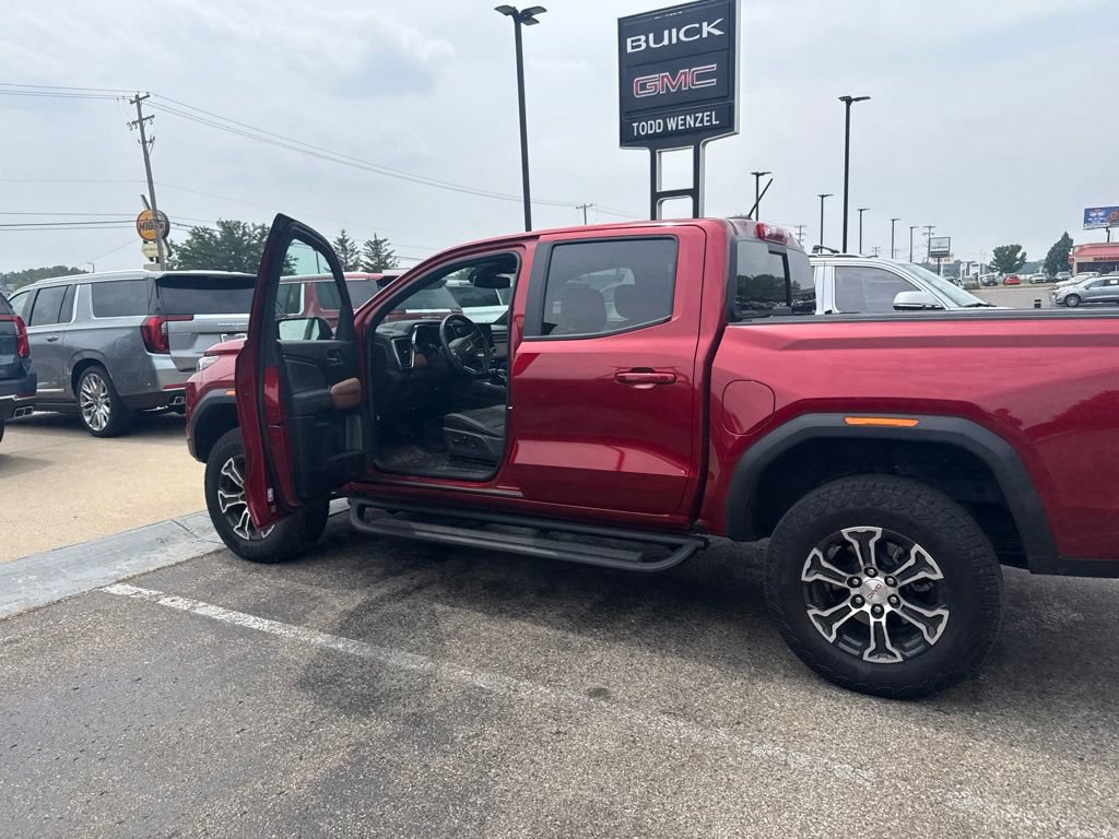 Used 2025 GMC Canyon AT4 w/ Technology Plus Package AWD/4WD image 9