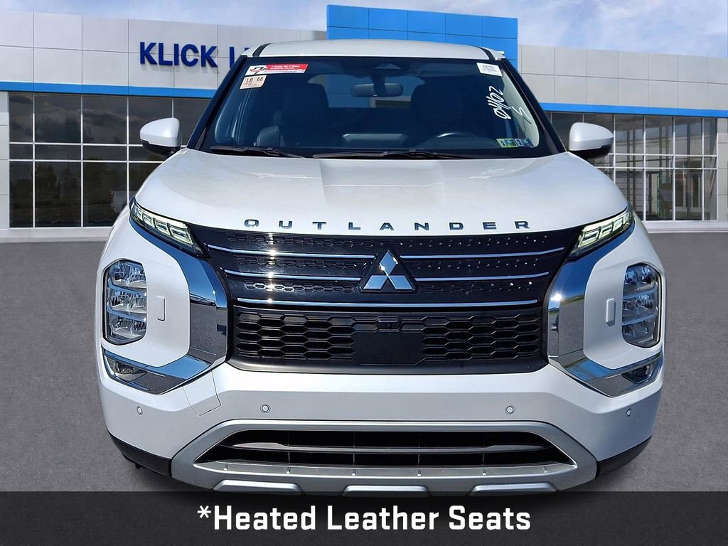 Used 2022 Mitsubishi Outlander SE image 2