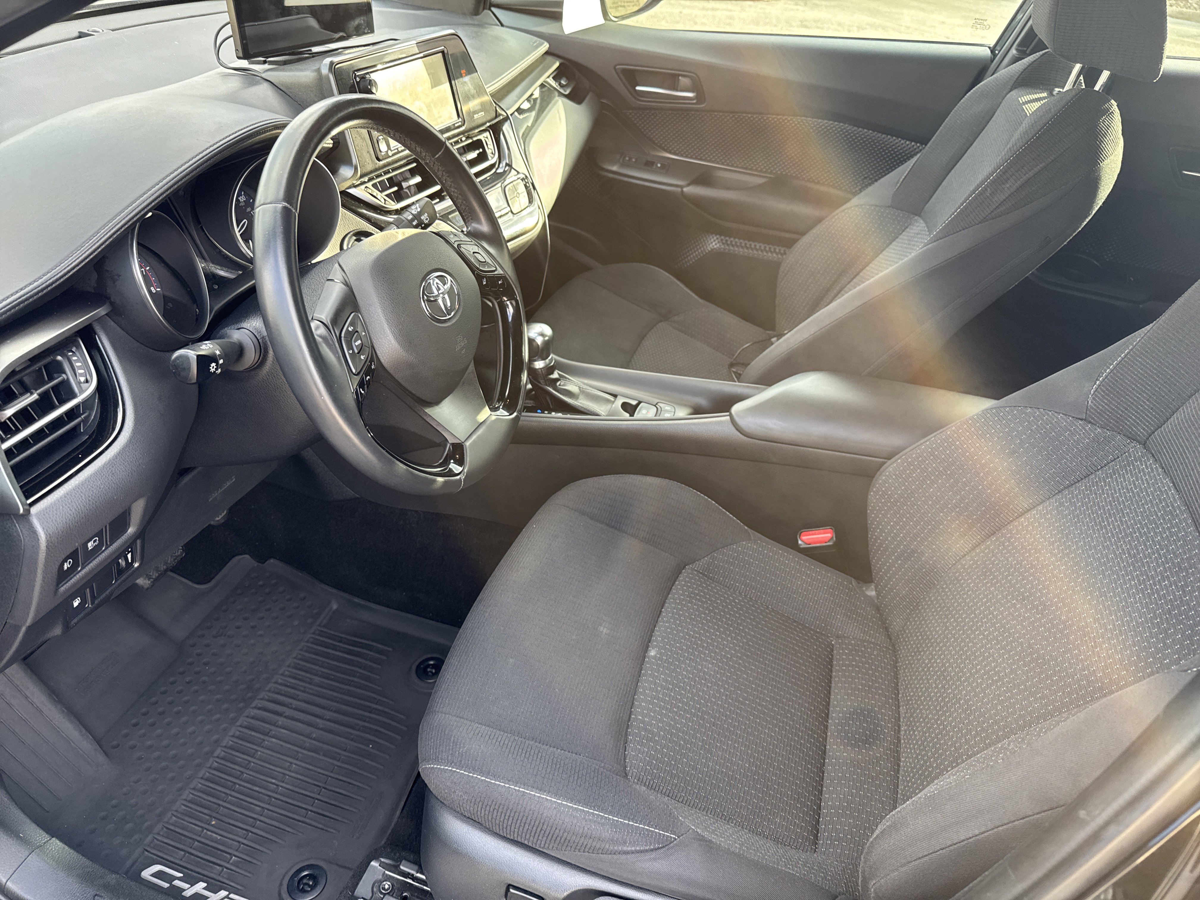 Used 2018 Toyota C-HR XLE FWD image 10