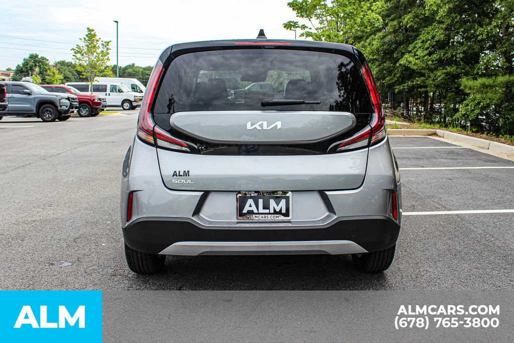 Used 2025 Kia Soul LX w/ LX Technology Package FWD image 10