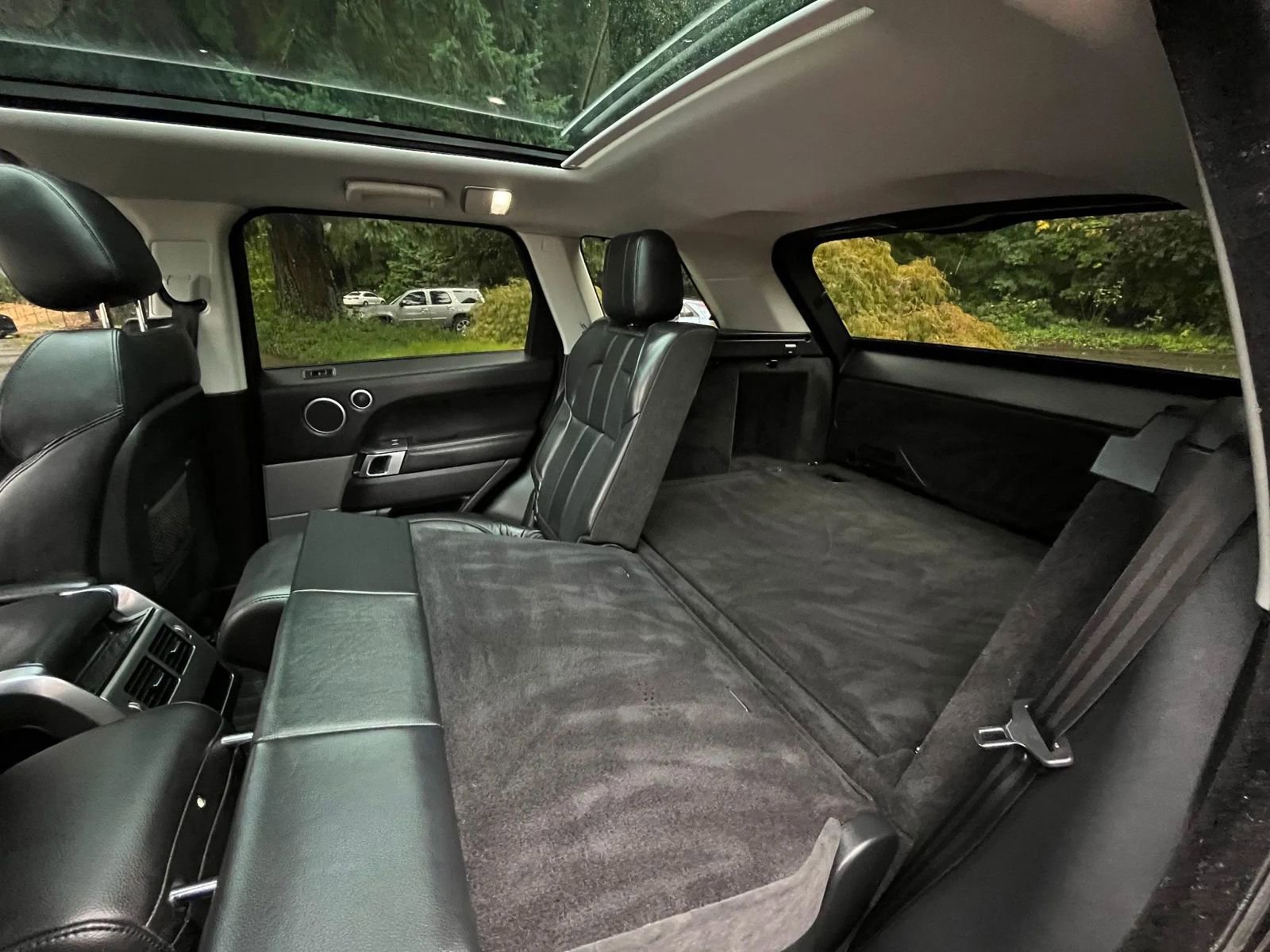 Used 2016 Land Rover Range Rover Sport SE image 13