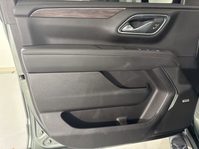 Used 2023 Chevrolet Suburban Z71 w/ Luxury Package AWD/4WD image 18