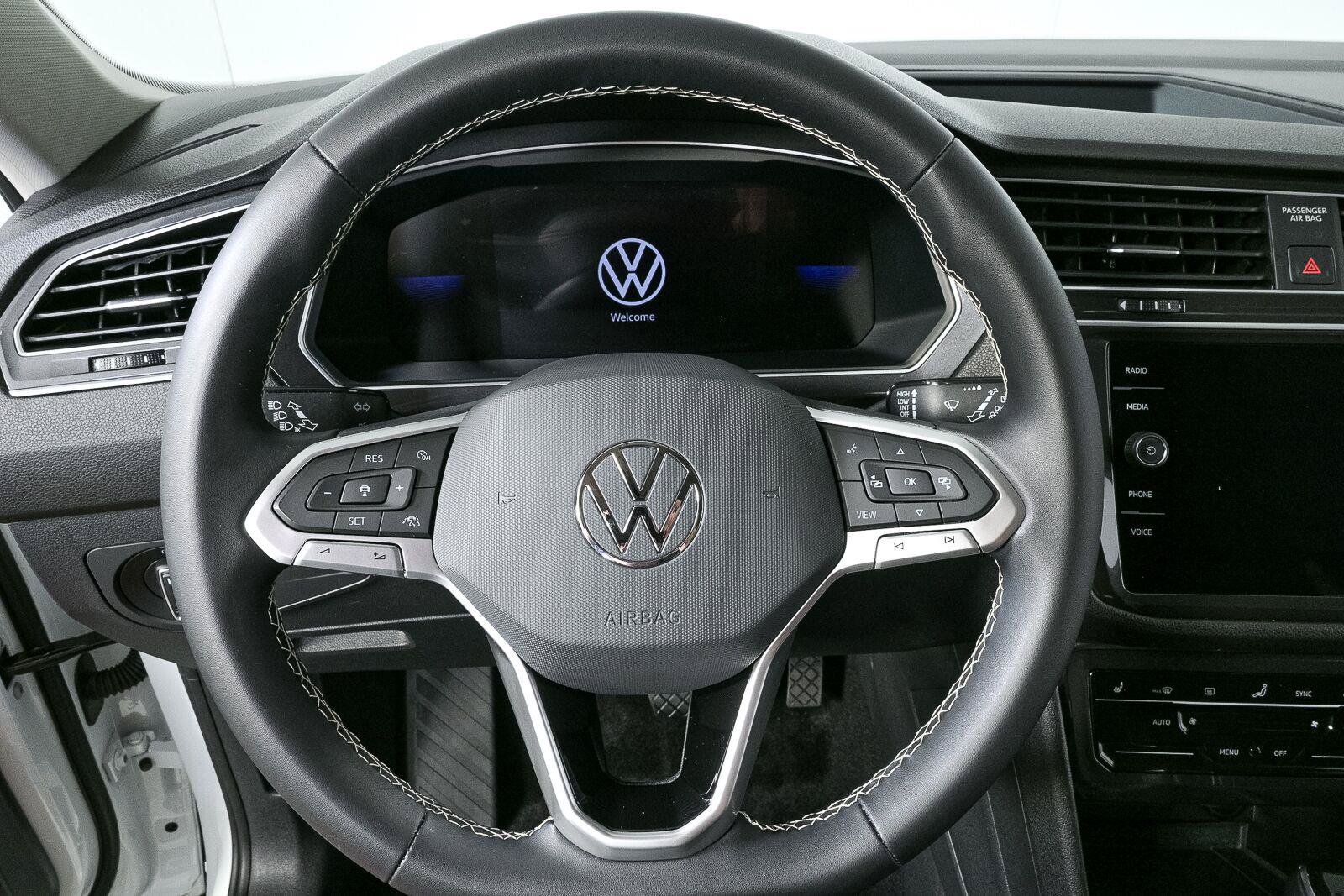 Certified 2023 Volkswagen Tiguan SE FWD image 9