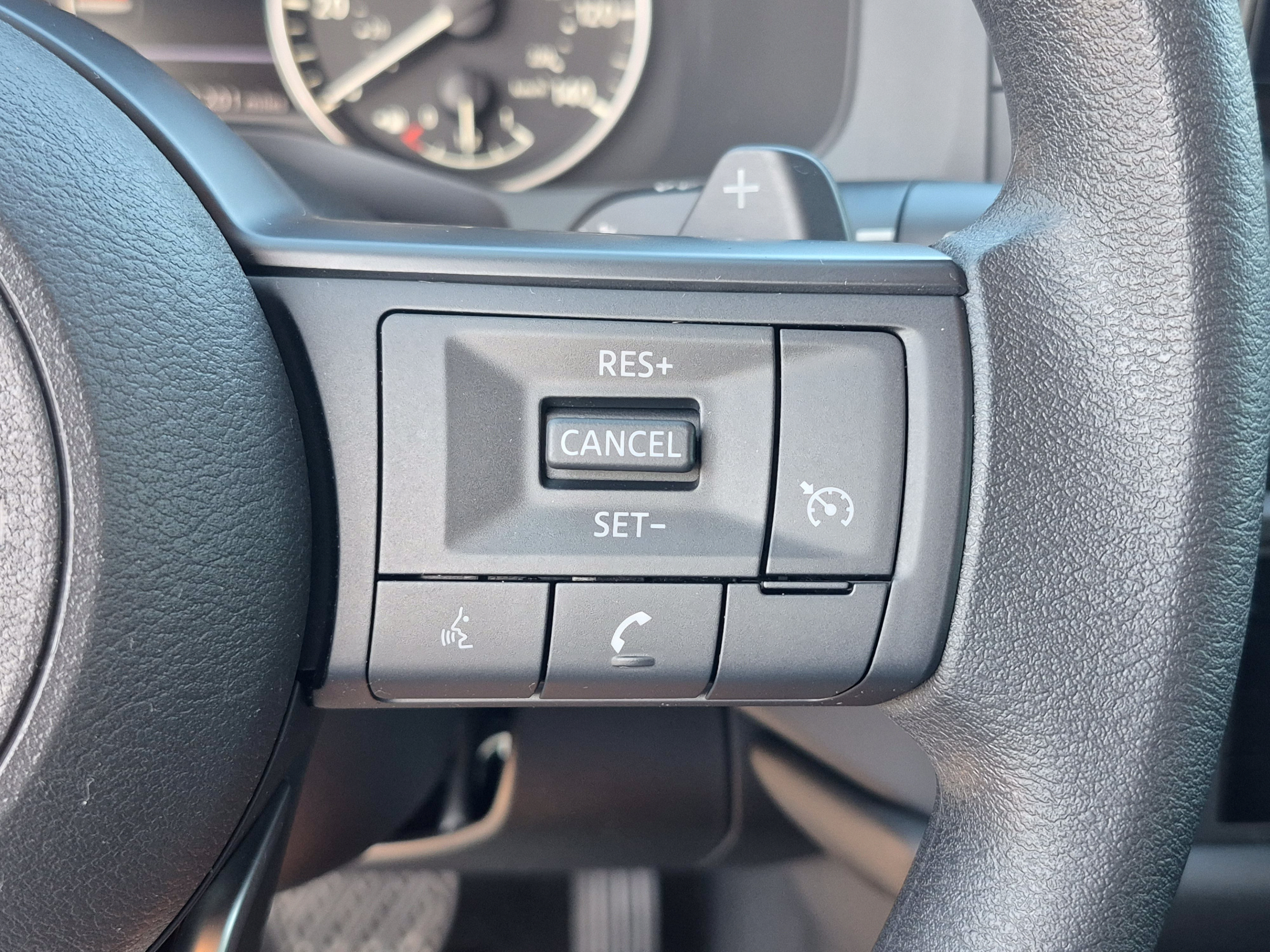 Certified 2025 Nissan Pathfinder S FWD image 33
