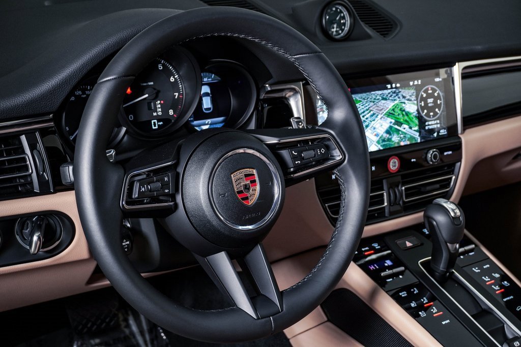 Certified 2025 Porsche Macan image 18