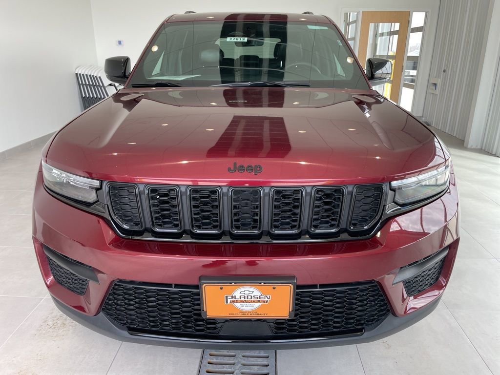 Used 2025 Jeep Grand Cherokee Altitude AWD/4WD image 7