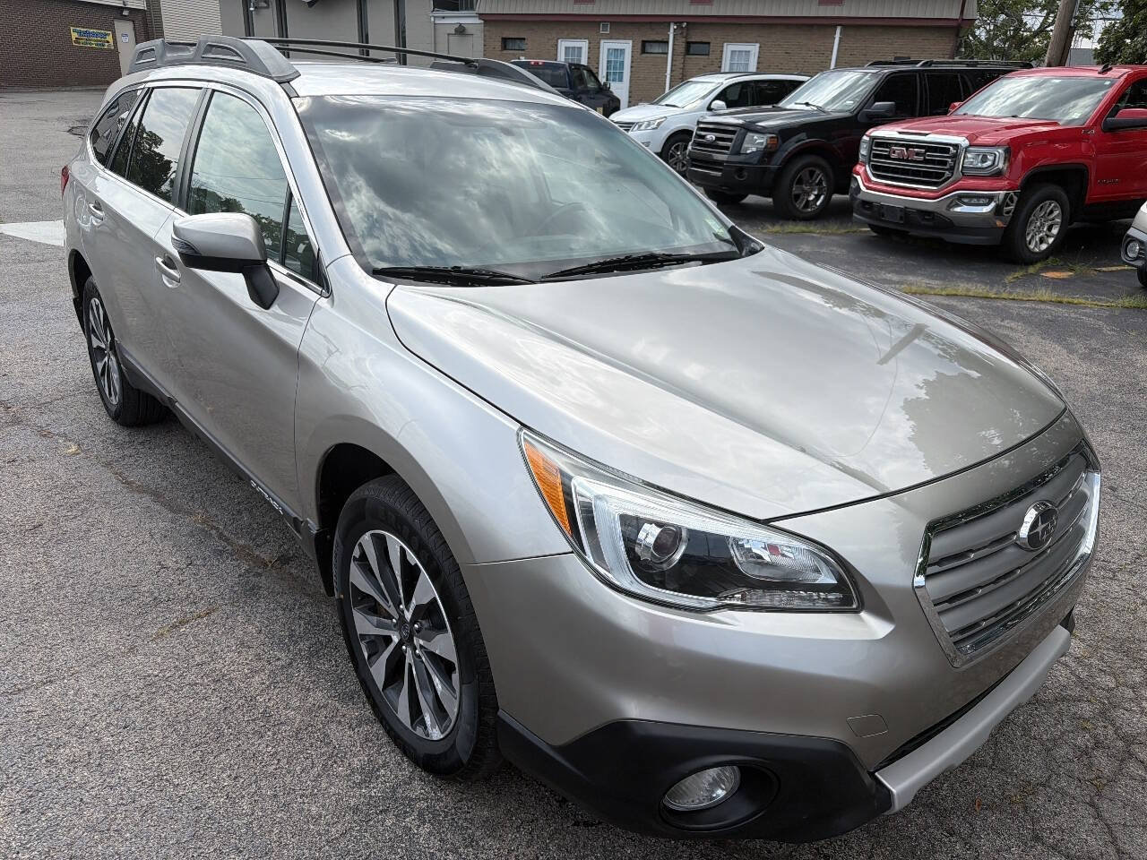 Used 2016 Subaru Outback 2.5i Limited AWD/4WD image 2