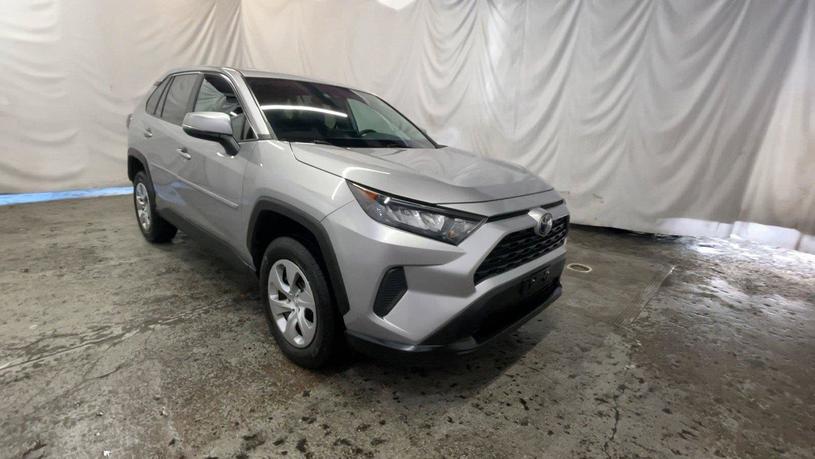 Used 2022 Toyota RAV4 LE AWD/4WD image 2