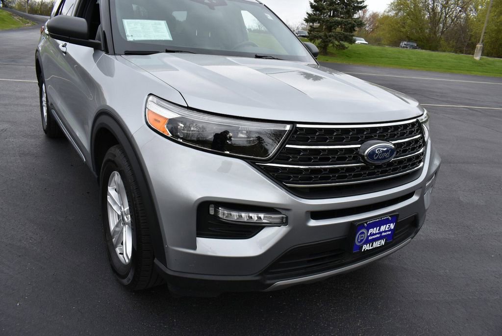 Used 2020 Ford Explorer XLT w/ Equipment Group 202A AWD/4WD image 2