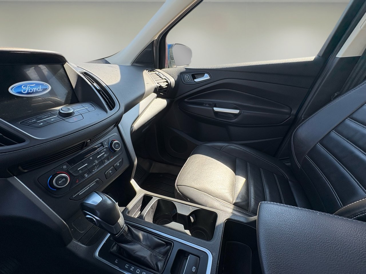 Used 2018 Ford Escape SEL w/ Ford Safe & Smart Package image 30