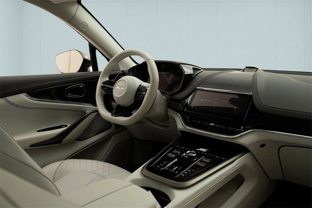 New 2025 Aston Martin DBX 707 image 28
