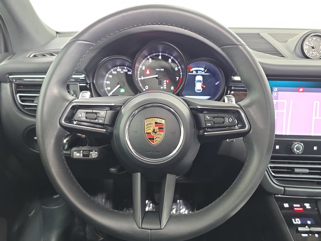 Certified 2026 Porsche Macan AWD/4WD image 14