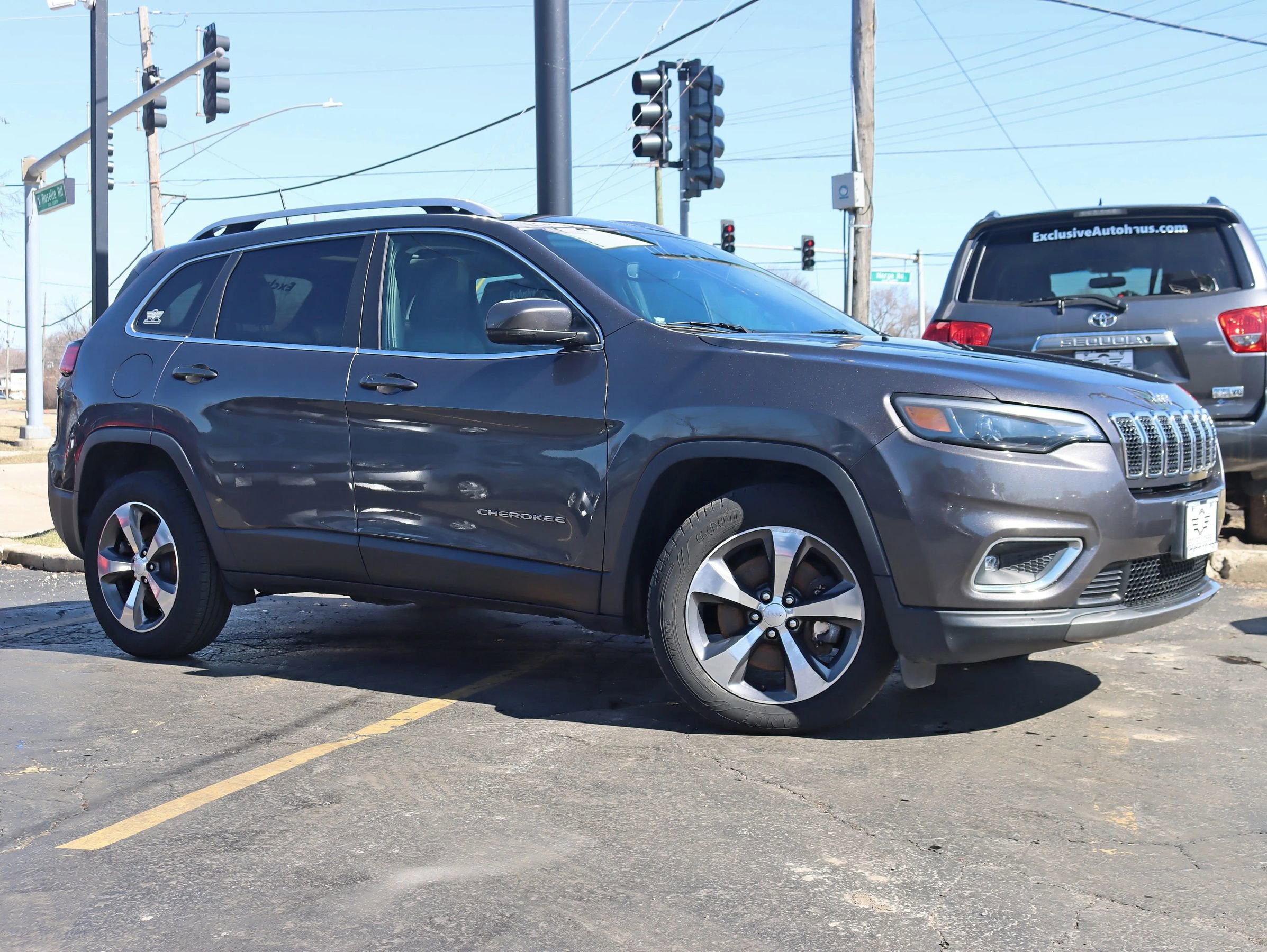 Used 2019 Jeep Cherokee Limited image 3