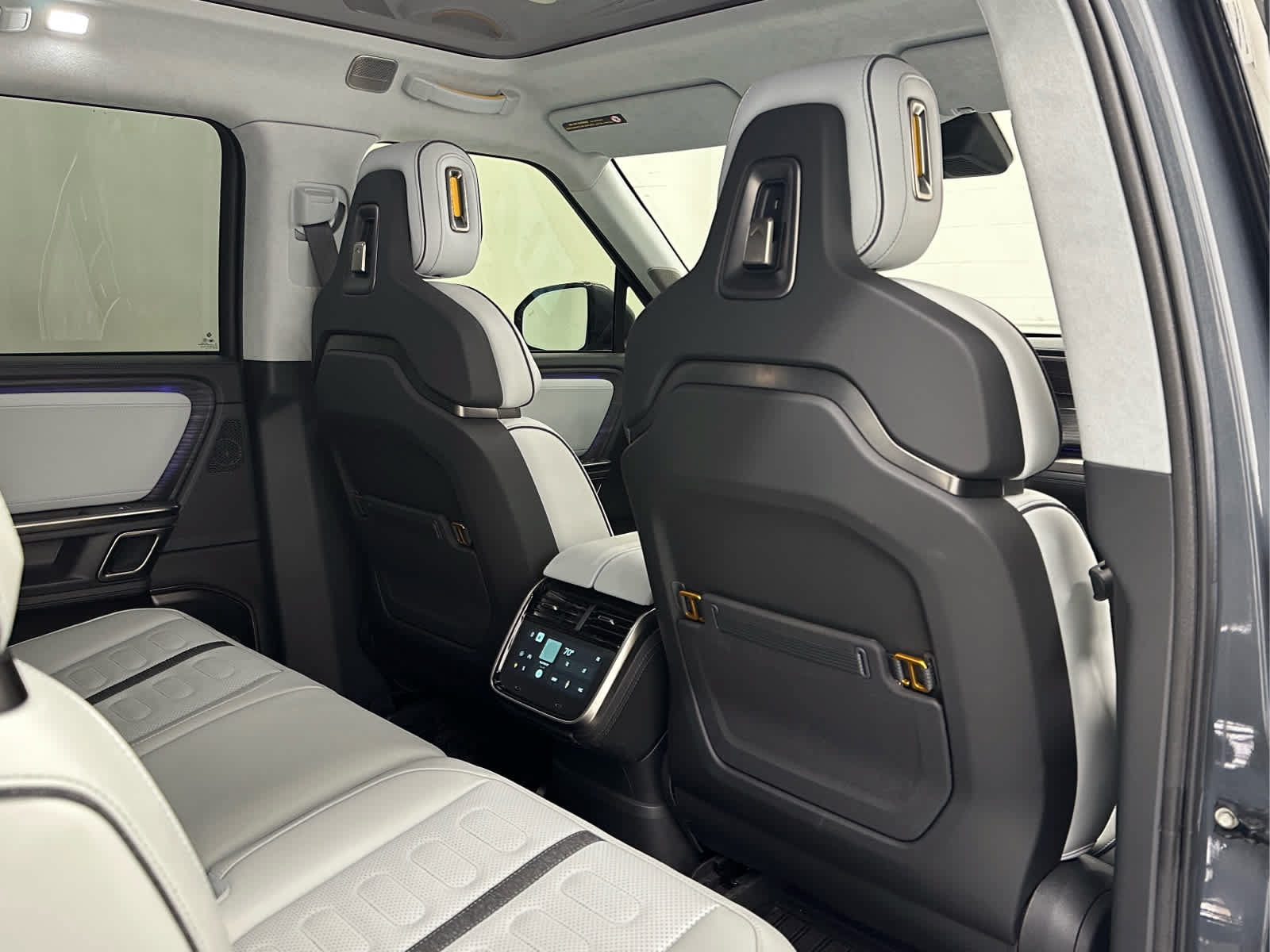 Used 2024 Rivian R1S Adventure Dual AWD/4WD image 20