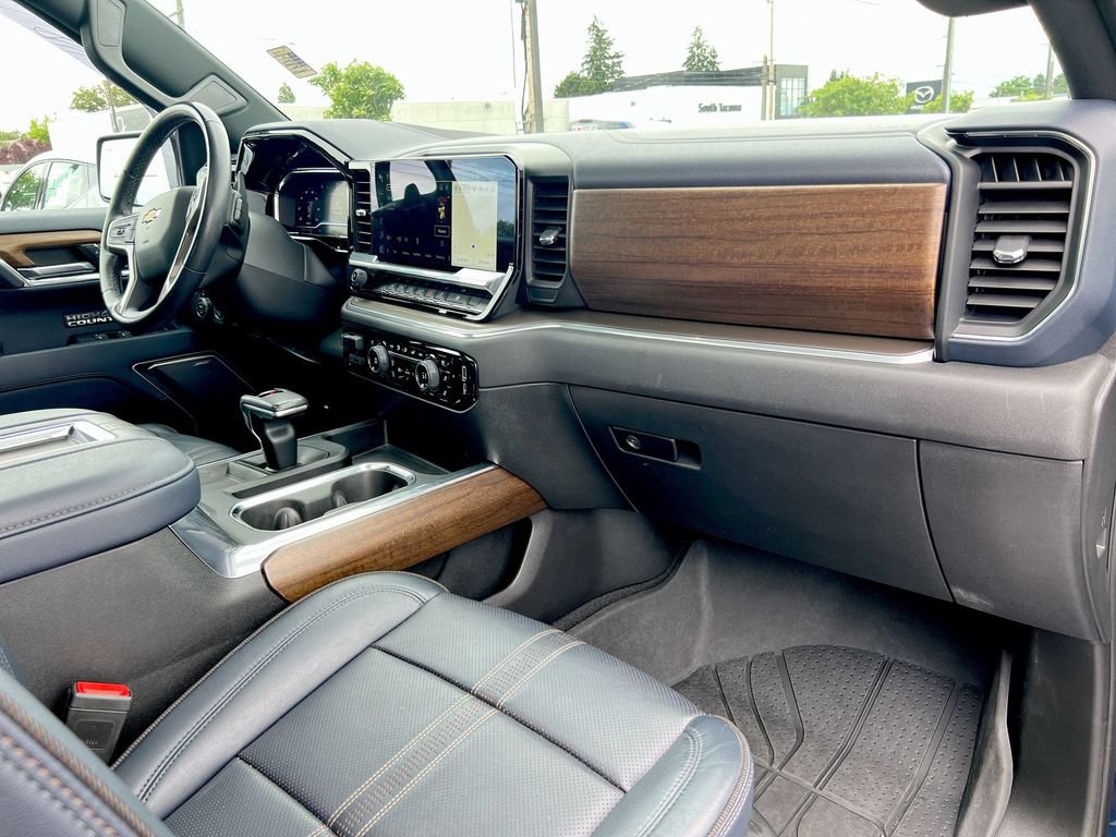 Used 2022 Chevrolet Silverado 1500 High Country w/ High Country Premium Package AWD/4WD image 22